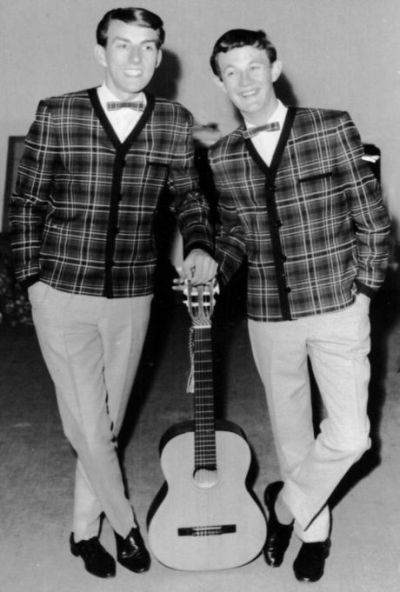Lee & Mick - one guitar